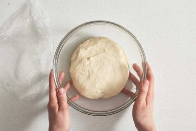 طرز تهیه خمیر پیتزا خانگی آسان
