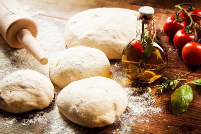 طرز تهیه خمیر پیتزا خانگی آسان